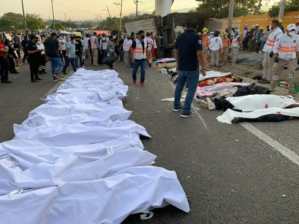 صورة وزّعها الصليب الأحمر في تشياباس تظهر جثث مهاجرين لقوا مصرعهم في حادث مروري في توكستلا غوتيريز عاصمة الولاية الواقعة في جنوب شرق المكسيك 9 ك1/ديسمبر 2021 (أ ف ب)   