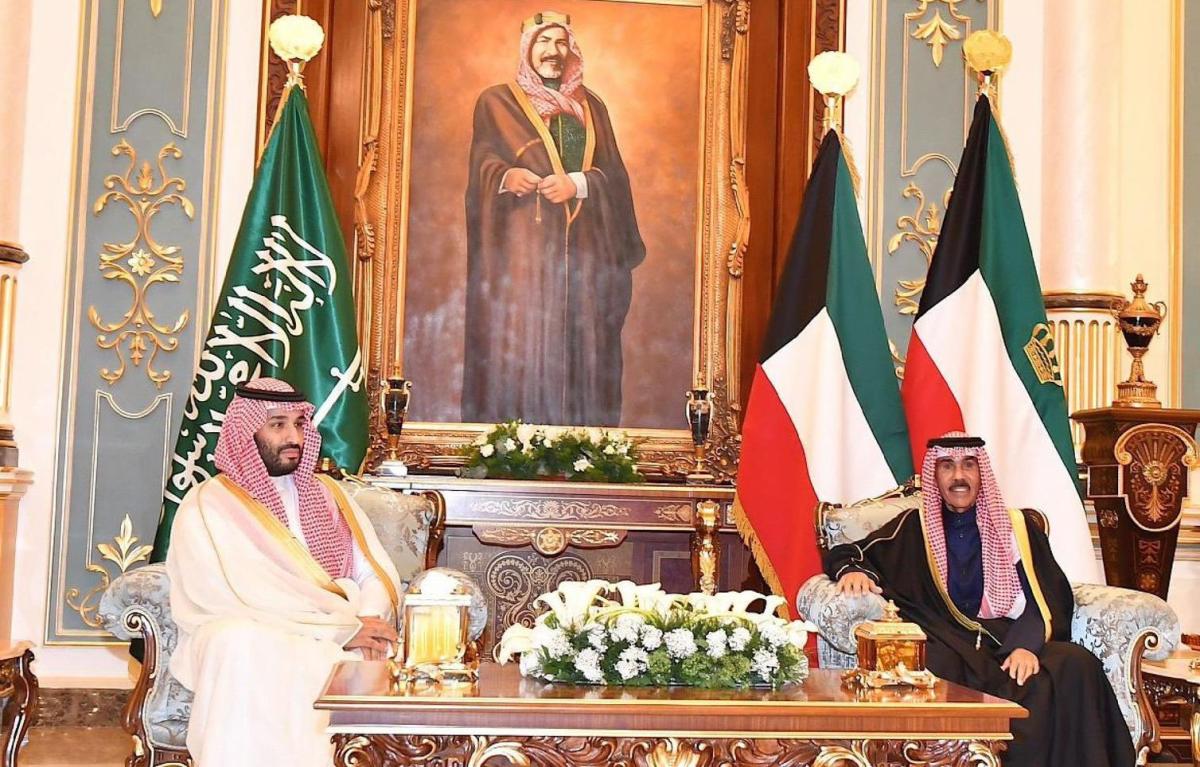 أمير الكويت يستقبل ولي العهد السعودي (كونا)