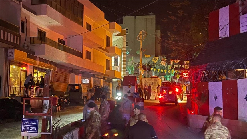 انفجار مستودع للأسلحة تابع لأحد التنظيمات الفلسطينية في مخيم البرج الشمالي ( الأناضول)