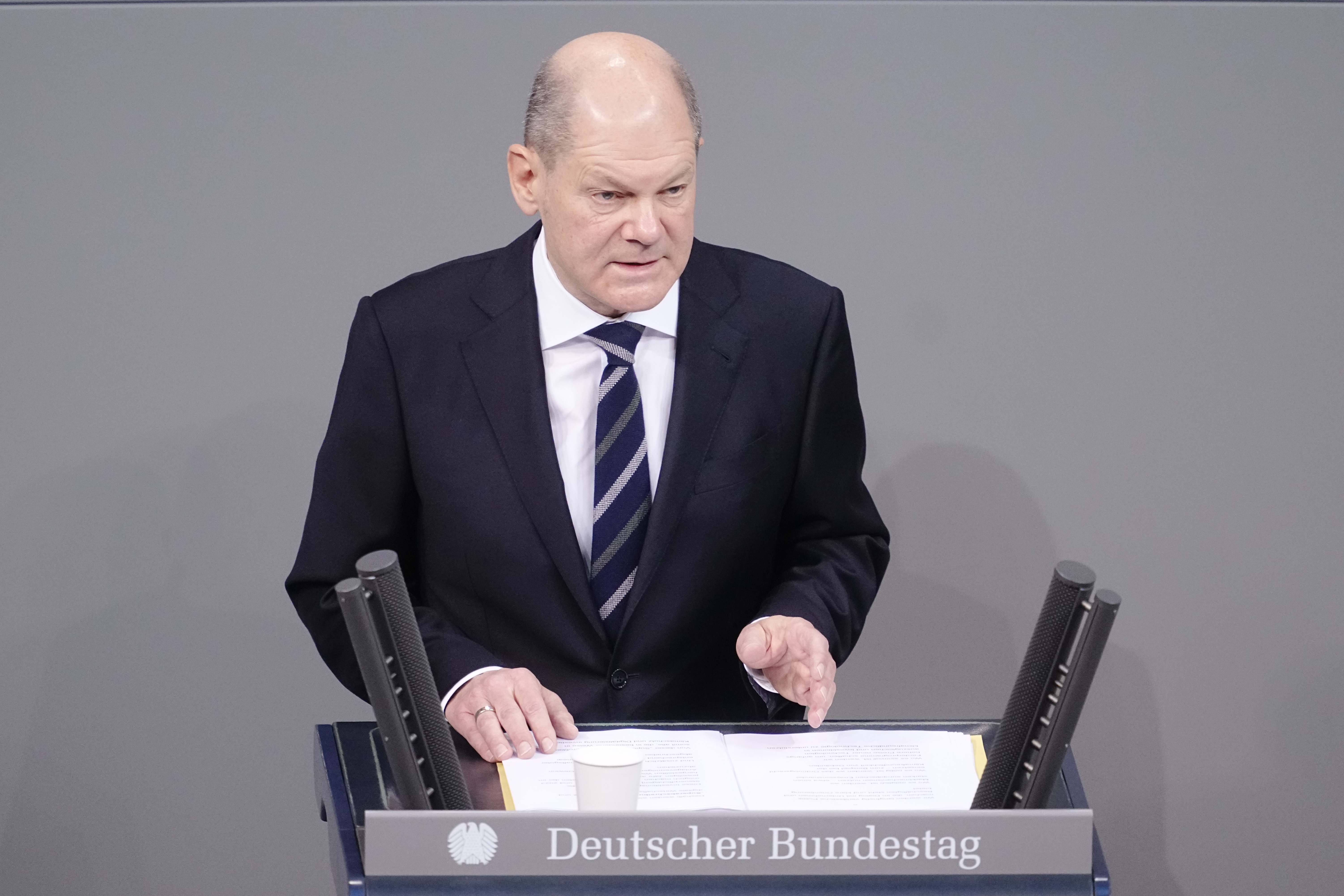  المستشار الألماني أولاف شولز يلقي أول بيان حكومي له في البرلمان الألماني(د ب أ)