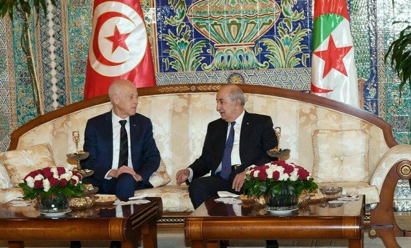 صورة لرئيسين الجزائري والتونسي (موقع الرئاسة الجزائرية )