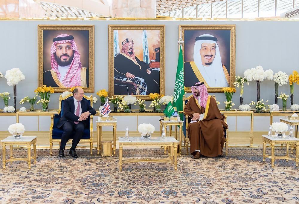 ووزير الخارجية السعودي يناقش مع وزير الدفاع البريطاني تكثيف التنسيق بين البلدين(واس)