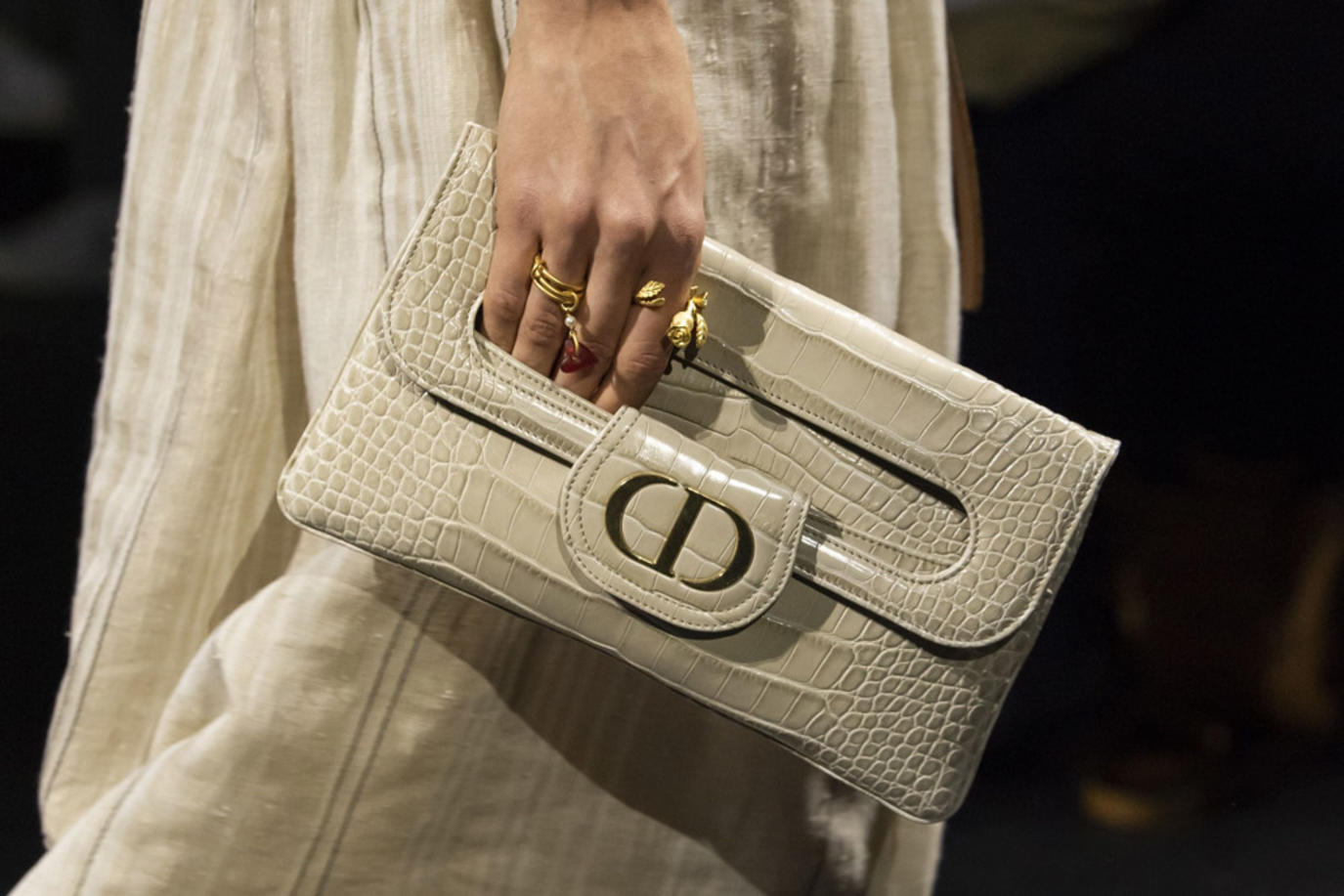 حقيبة من الجلد من كريستيان ديور Christian Dior