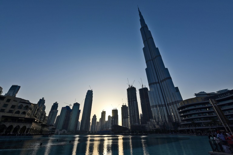 كافة البنوك العاملة في الإمارات ستتمكن من الاستفادة من هذه التدابير لدعم التعافي المتوازن والمستدام (ا ف ب)