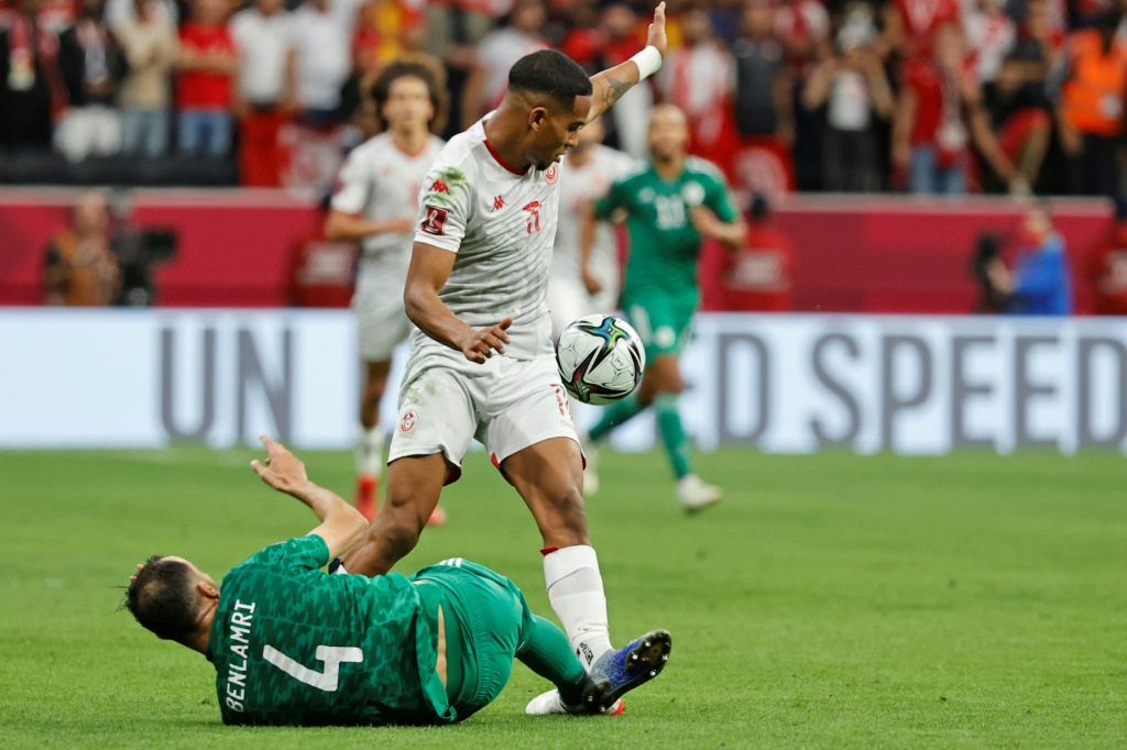 الجزيري خلال مواجهة تونس والجزائر في نهائي كأس العرب على استاد البيت (ا ف ب)