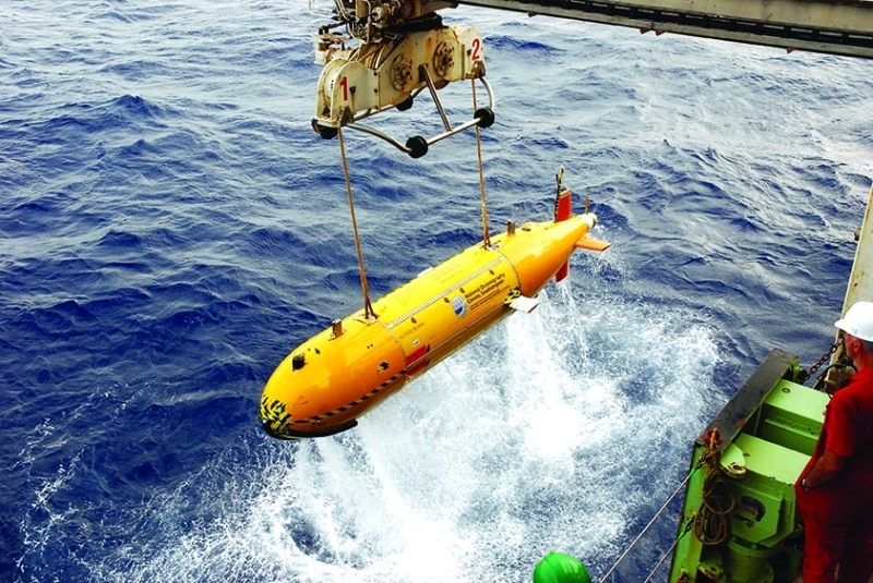 تشتمل تلك الغواصات ذاتية القيادة الحديثة تحت الماء على ثلاث مركبات من طراز «لونغ راينج» (التواصل الاجتماعي)