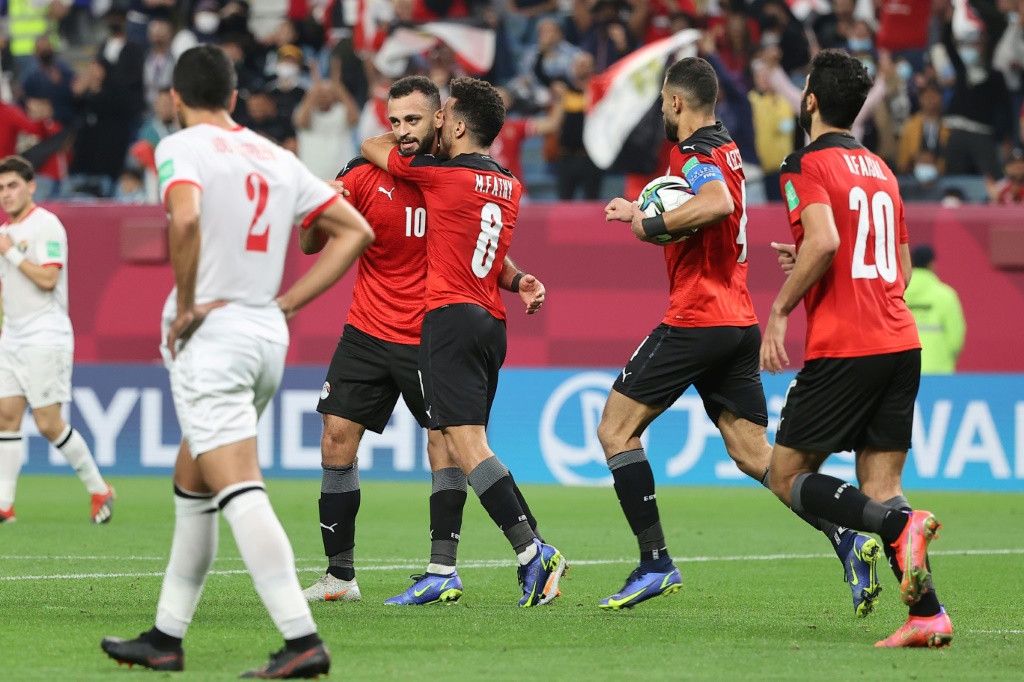 لاعبو المنتخب المصري يحتفون عقب تسجيل هدف في مرمى الأردن ببطولة كأس العرب (ا ف ب)