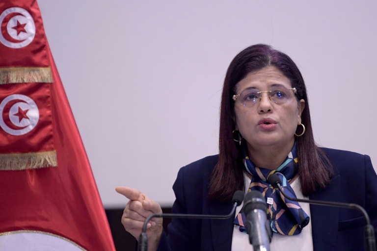 وزيرة المالية التونسية سهام البوغديريى خلال مؤتمر صحافي حول ميزانية عام 2022 في العاصمة تونس بتاريخ 28 كانون الأول/ديسمبر 2021 (ا ف ب)