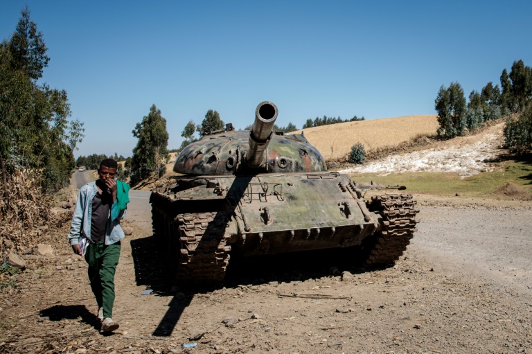 دبابة لجبهة تحرير شعب تيغراي بالقرب من ديبري تابور في 06 كانون الأول/ديسمبر 2021(اف ب)