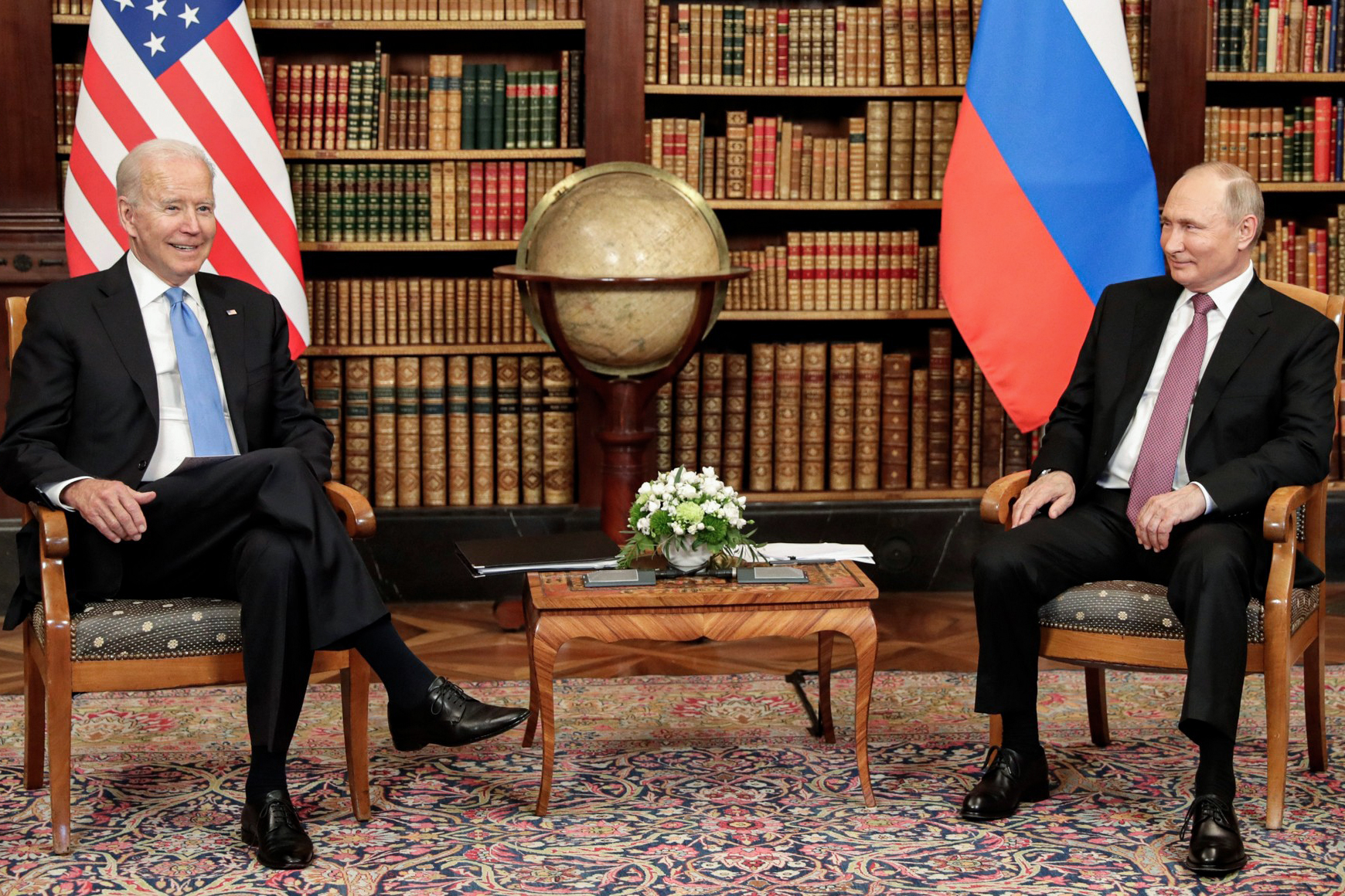 الاتصال بين البلدين تزامن مع احتدام الجدل حول دور روسيا (د ب أ)