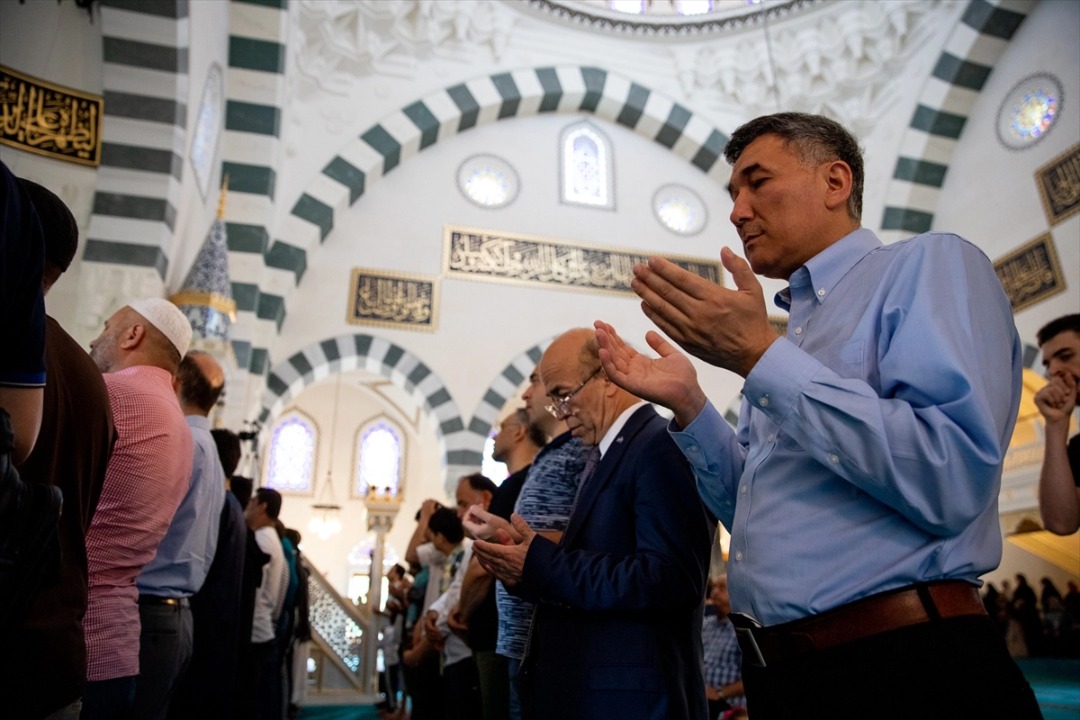 حتى ماكرون نفسه، الذي من المتوقع أن يترشح لفترةٍ جديدة، بدأ في تطبيق مجموعة من السياسات المعادية للمسلمين بالفعل (الاناضول)