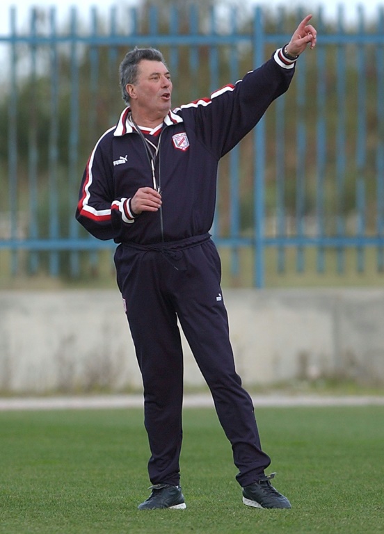 قاد لومير المنتخب التونسي إلى لقب 2004 بعد قيادة فرنسا إلى لقب كأس أوروبا (ا ف ب)
