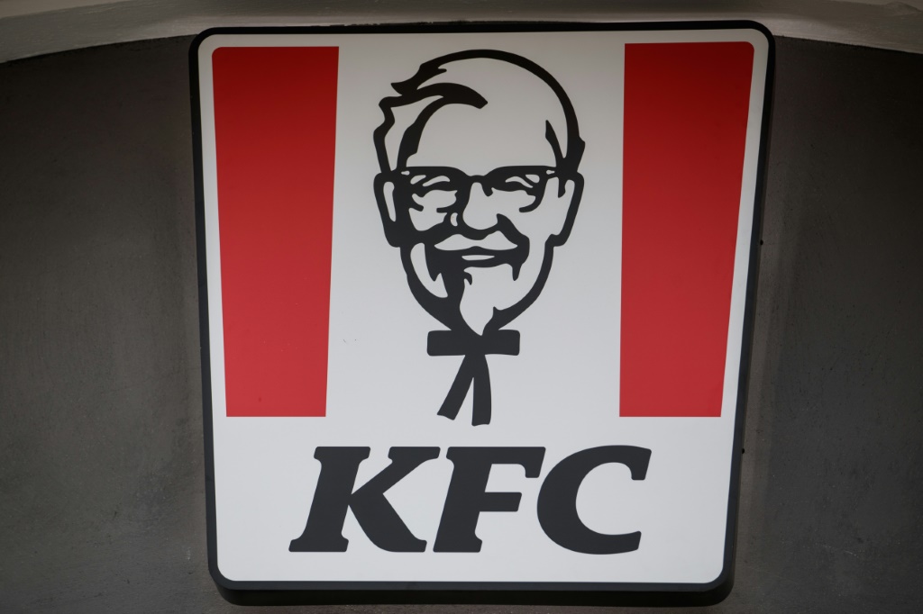 صورة لشعار "KFC" التُقطت في 29 تشرين الثاني/نوفمبر 2019 في مدينة كاين شمال غرب فرنسا(ا ف ب)