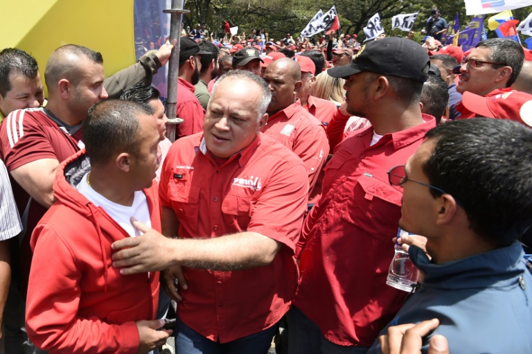 رئيس الجمعية التأسيسية ديوسدادو كابيو (وسط) خلال تجمع مؤيد لحكومة الرئيس نيكولاس مادورو في الأول من أيار/مايو 2019 في كراكاس(ا ف ب)