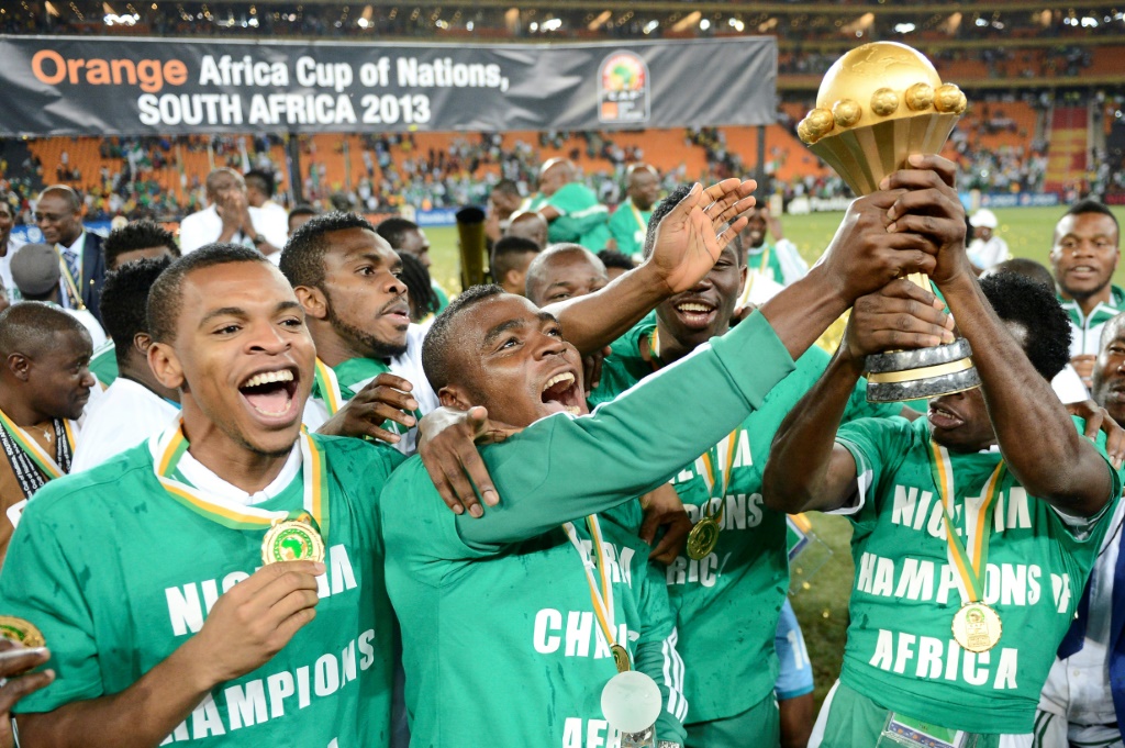 رفع نسور نيجيريا لقبهم الثالث في 2013 (ا ف ب)