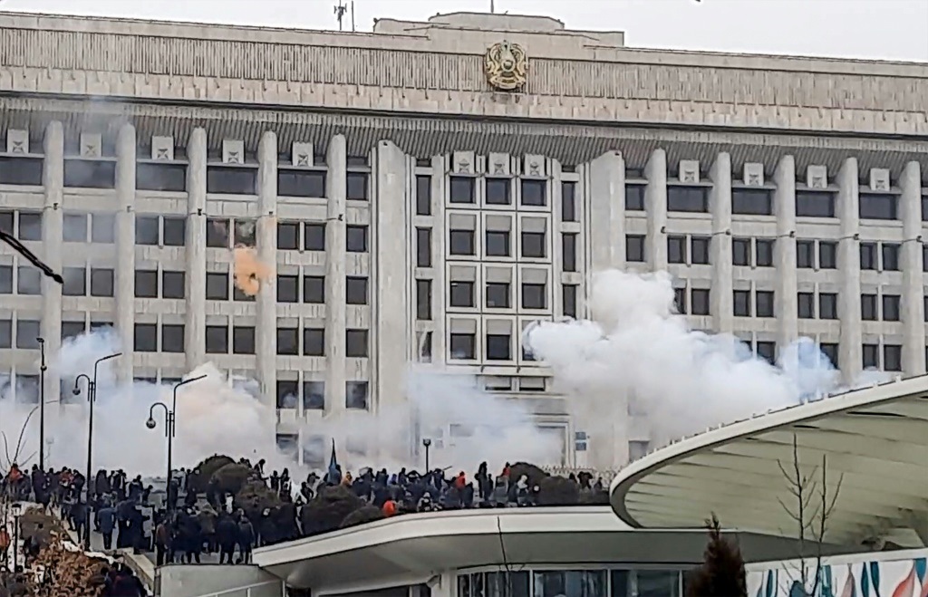 مظاهرات عارمة في كازاخستان (ا ف ب)