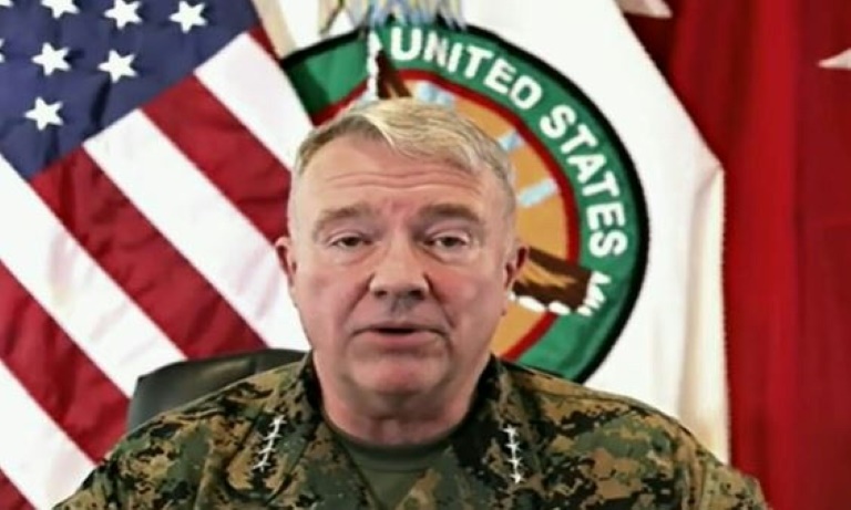 قائد القيادة المركزية الأميركية (سنتكوم) الجنرال كينيث ماكنزي في كلمة عبر الفيديو في وزارة الدفاع الأميركية في 30 آب/أغسطس 2021(اف ب)
