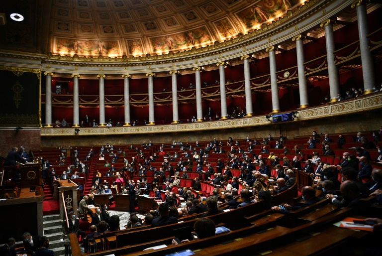 جلسة للجمعية الوطنية الفرنسية في باريس في 04 كانون الثاني/يناير 2022(اف ب)
