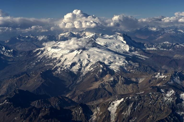 لقطة جوية لجبال الأنديس قرب الحدود بين تشيلي والأرجنتين في 29 كانون الثاني/يناير 2013(ا ف ب)