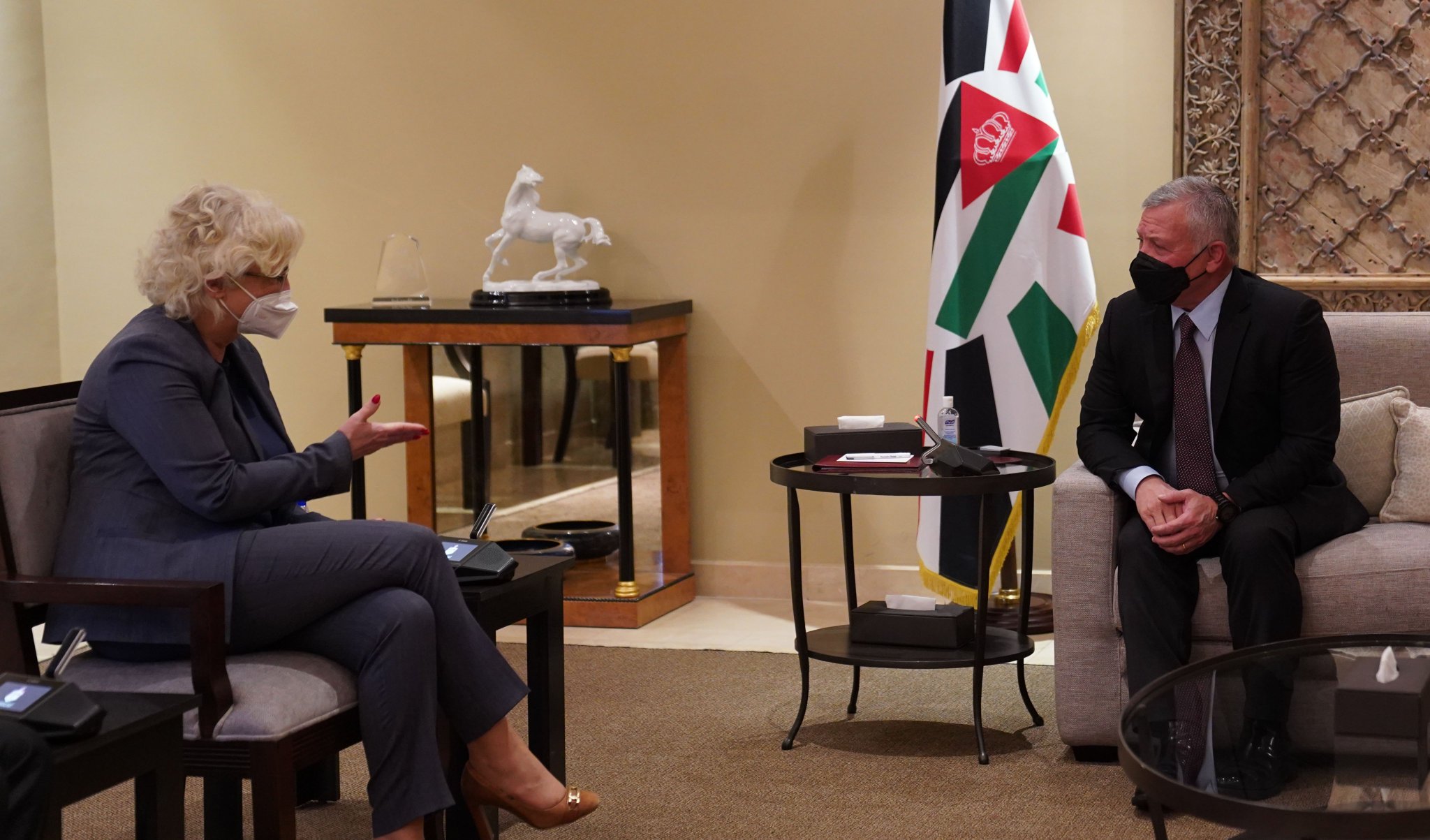 العاهل الأردني الملك عبدالله الثاني يلتقي مع وزيرة الدفاع الألمانية كريستين لامبرخت (بترا)