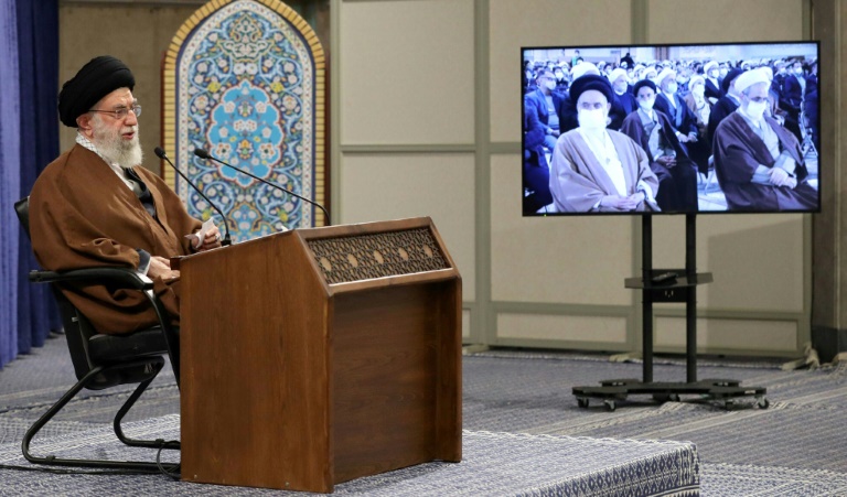 صورة وفرها مكتب المرشد الأعلى للجمهورية الإيرانية تظهر آية الله علي خامنئي يلقي كلمة في العاصمة طهران في التاسع من كانون الثاني/يناير 2022(اف ب)