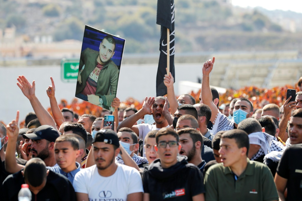 تظاهرة لعرب إسرائيليين ينددون فيها بالعنف والجريمة في مجتمعاتهم في 22 تشرين الأول/أكتوبر 2021(ا ف ب)
