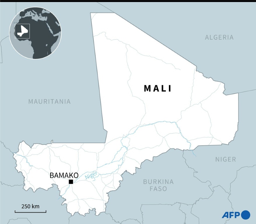 قطعت الحدود البرية مع مالي باستثناء الحدود مع موريتانيا والجزائر ، وهما ليستا أعضاء في الكتلة الإقليمية (إيكواس) ، وغينيا (ا ف ب)