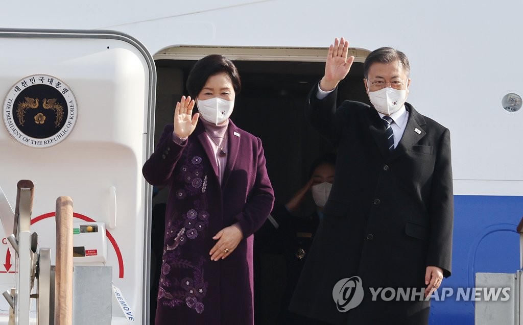 الرئيس الكوري الجنوبي "مون جيه-إن" مغادرا البلاد(يونهاب)