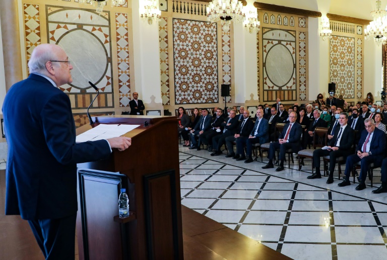 صورة نشرتها وكالة دالاتي ونهرا تظهر رئيس الوزراء اللبناني نجيب ميقاتي خلال مؤتمر صحافي في بيروت بتاريخ 4 تشرين الثاني/نوفمبر 2021 دعا خلالها لانهاء تعطيل اجتماعات مجلس الوزراء(ا ف ب)