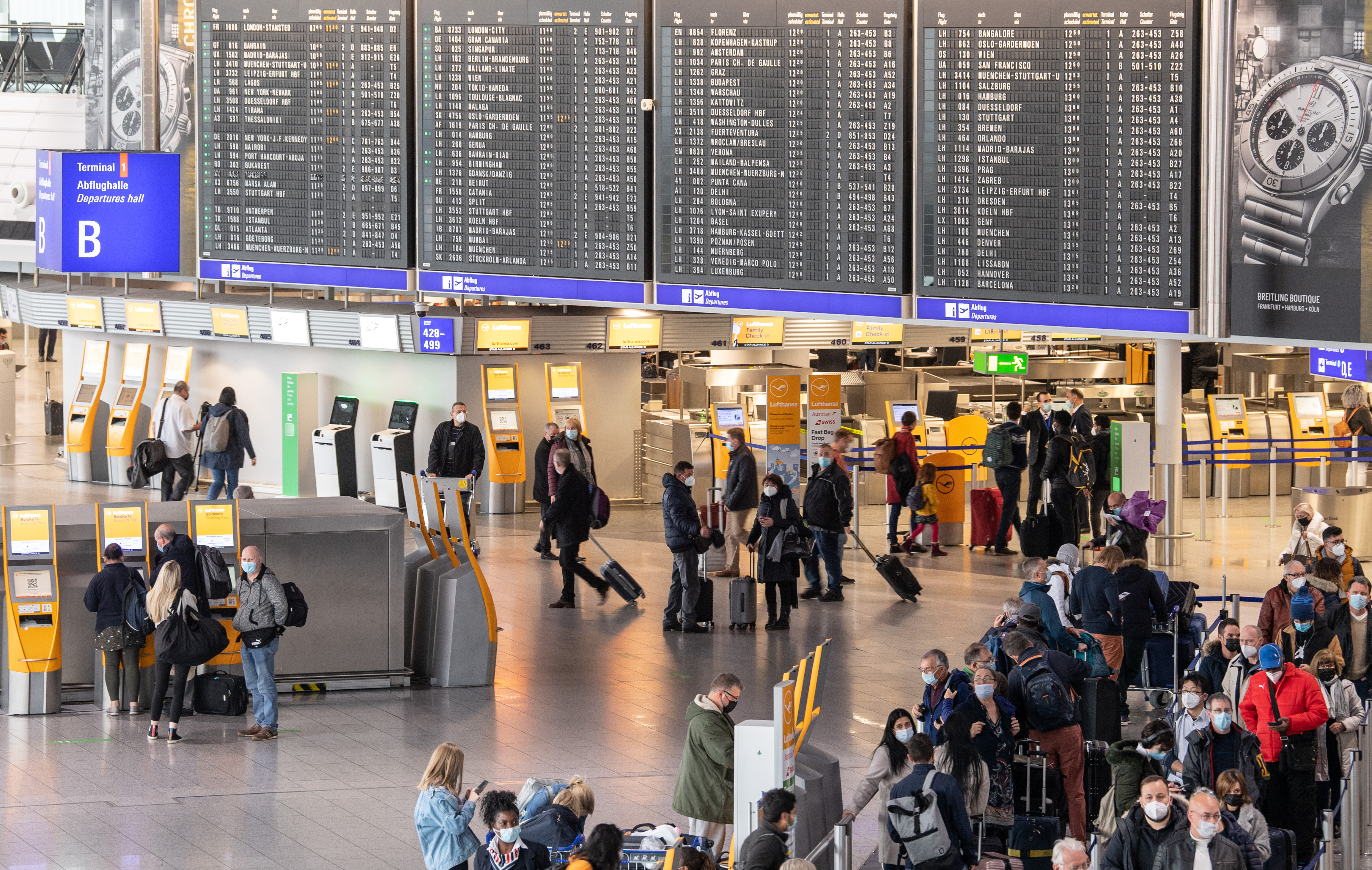 مطار فرانكفورت استقبل نحو 25 مليون مسافر في 2021(دب ا)