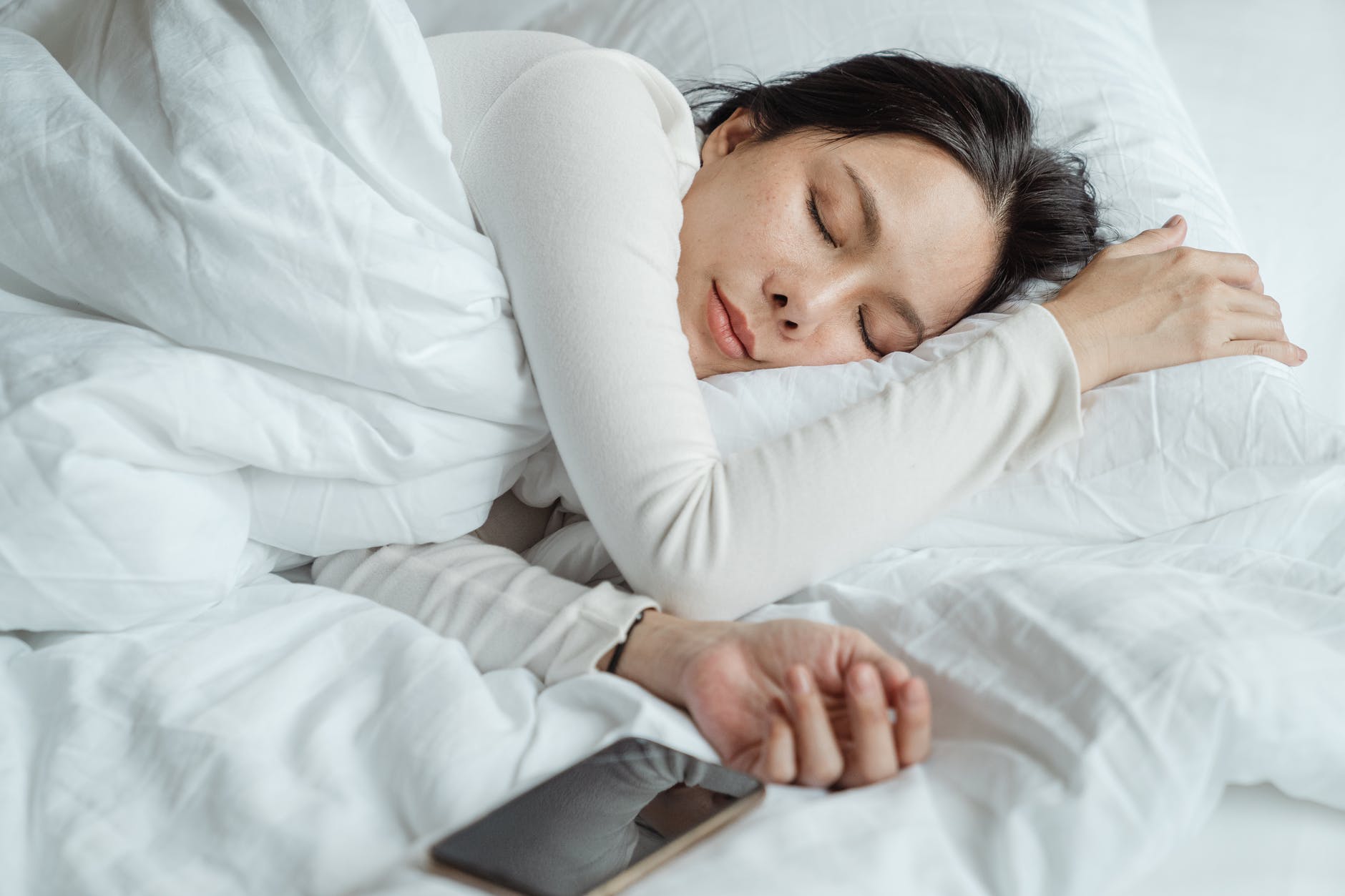 شهد الأشخاص الذين يرتدون الجوارب للنوم "7.5 مرات أقل" من عدد مرات الاستيقاظ أثناء الليل (بيكسيلز)