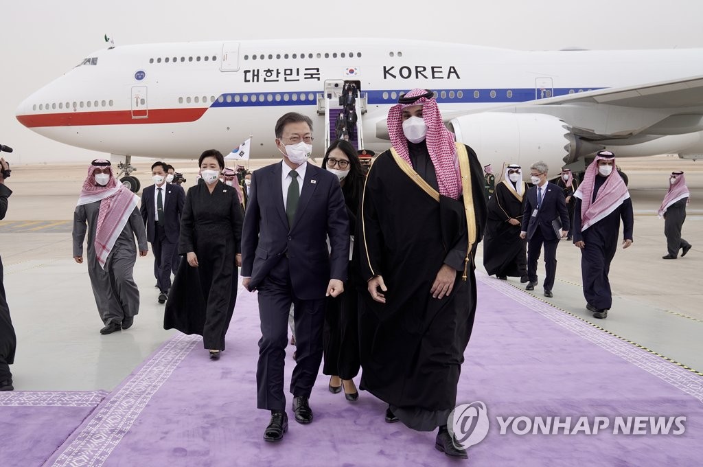 وصول الرئيس الكوري الجنوبي إلى السعودية (يونهاب)