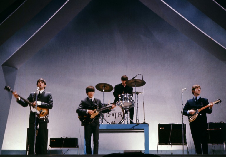 فرقة البيتلز خلال حفلة في لندن في تموز/يوليو 1965(ا ف ب)