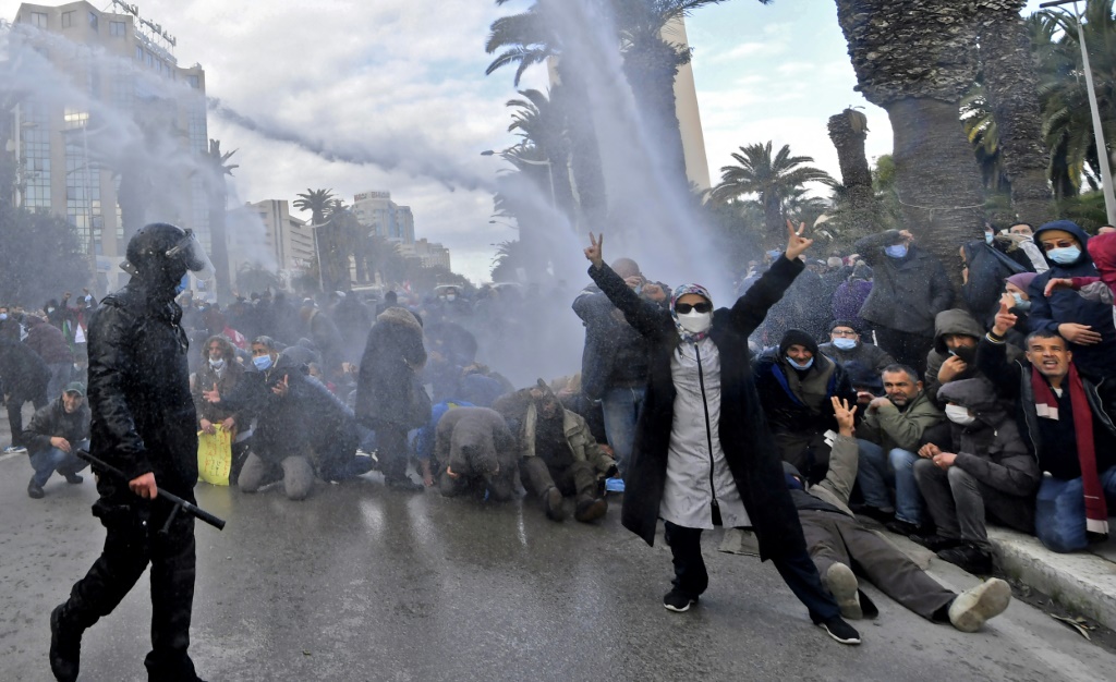 لقطة من التظاهرات التي شهدتها العاصمة التونسية في 14 كانون الثاني/يناير 2022(ا ف ب)