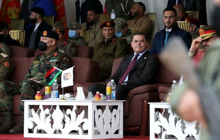 رئيس الوزراء الليبي عبد الحميد الدبيبة خلال حضوره حفل تخريج لعسكريين في طرابلس في 23 كانون الثاني/يناير 2022 (ا ف ب)