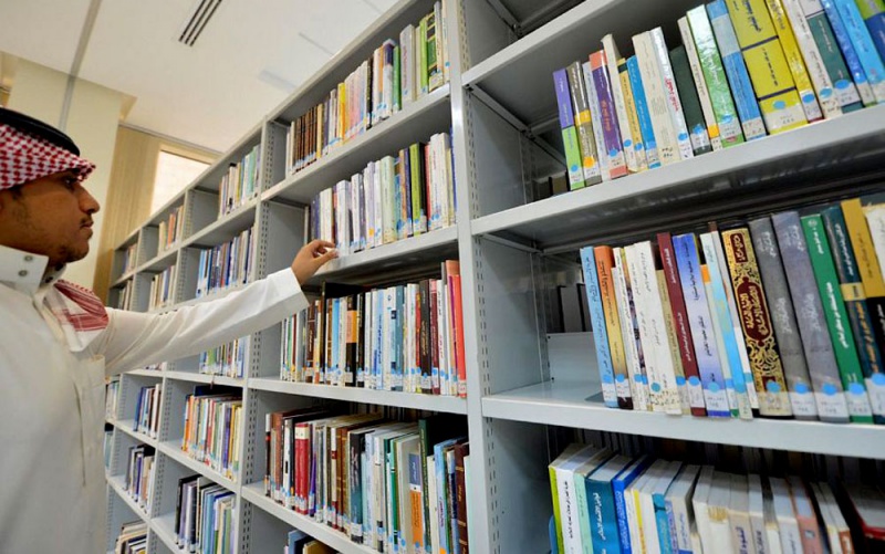 المكتبة أكثر من رفوف كتب (موقع المكتبة)