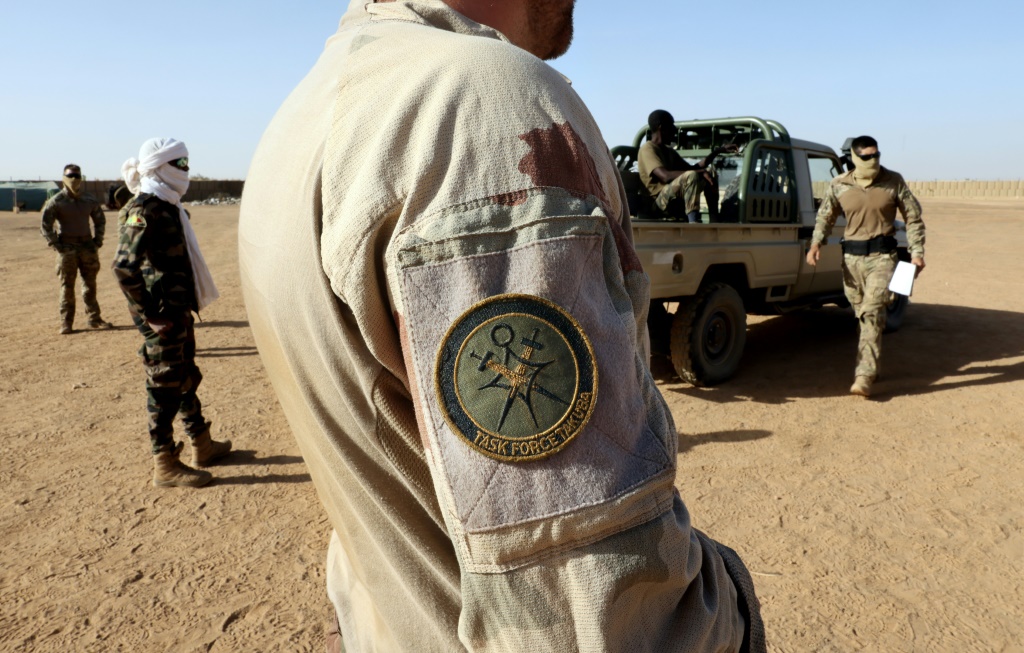 جنود فرنسيون في قوات تاكوبا الخاصضة في قاعدة ميناكا العسكرية في مالي في07 كانون الأول/ديسمبر 2021(ا ف ب)