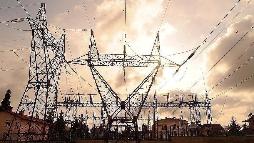 بغداد سعت لكسر احتكار إيران لهذا الملف خلال الأشهر الماضية بإبرام عدة اتفاقات مع دول الجوار (الأناضول)
