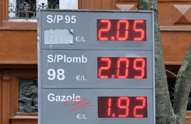أسعار الوقود في محطة في باريس بتاريخ 16 تشرين الثاني/نوفمبر(ا ف ب)