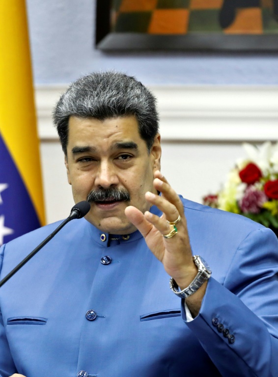 صورة وزعتها الرئاسة الفنزويلية لنيكولاس مادورو متحدثا خلال اجتماع في القصر الرئاسي في كراكاس (ا ف ب)