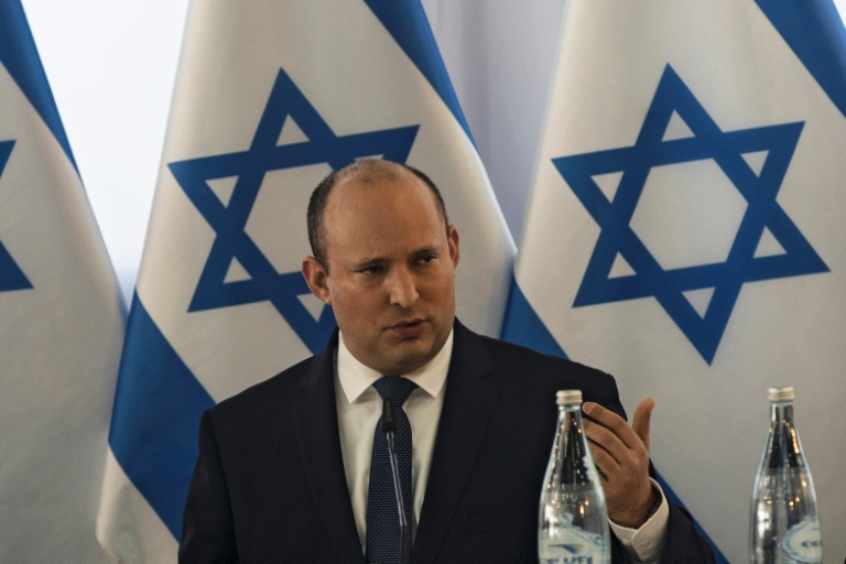  رئيس الوزراء الإسرائيلي نفتالي بينيت أثناء اشرافه على اجتماع المجلس الوزراء (ا ف ب)