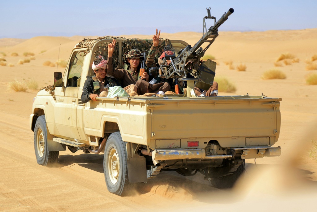 124 طفلاً منهم قتلوا، وأصيب منهم 529 آخرين، وهناك  472 طفلاً في الجبهات يشاركون في الأعمال العسكرية، فيما لايزال 323 طفلاً مصيرهم مجهول (أ ف ب)