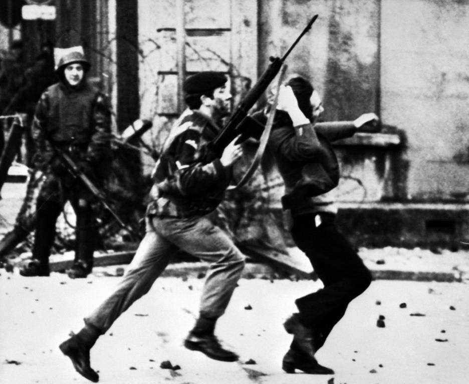 تصاعد العنف بعد عمليات القتل في يناير 1972 في يوم الأحد الدامي (أ ف ب)