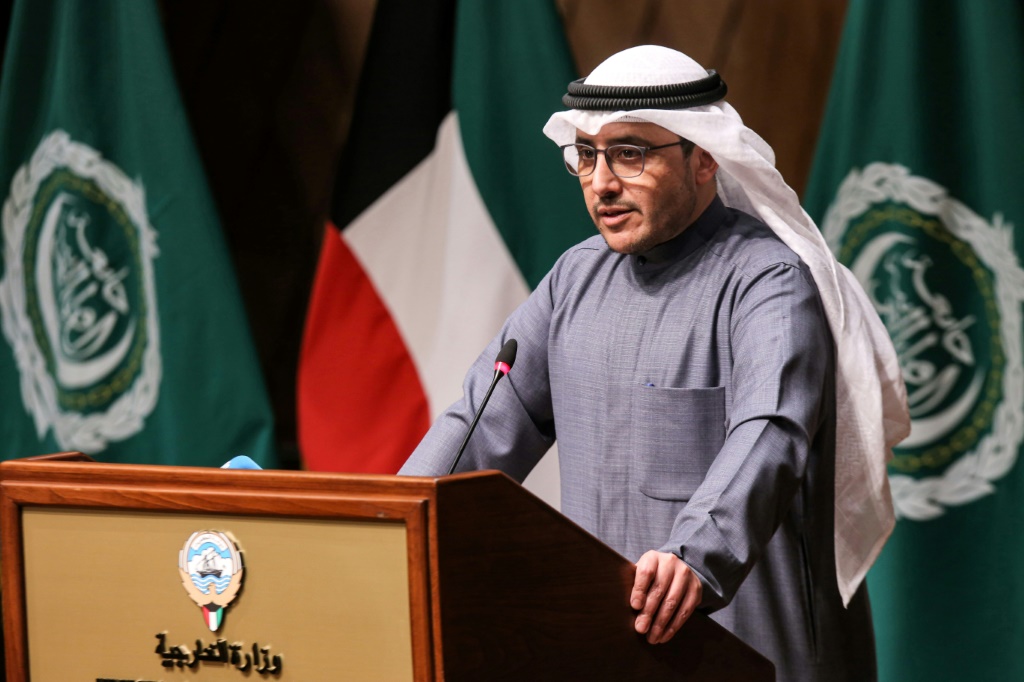 وزير الخارجية الكويتي في مؤتمر صحافي في الكويت في 30 كانون الثاني/يناير 2020 (أ ف ب)   