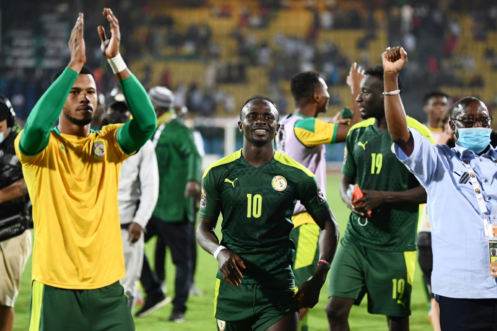 احتفال لاعبي السنغال بعد الفوز على غينيا الاستوائية في ربع نهائي كأس الأمم الإفريقية 2021 في ياوندي في 30 كانون الثاني/يناير 2022(ا ف ب)