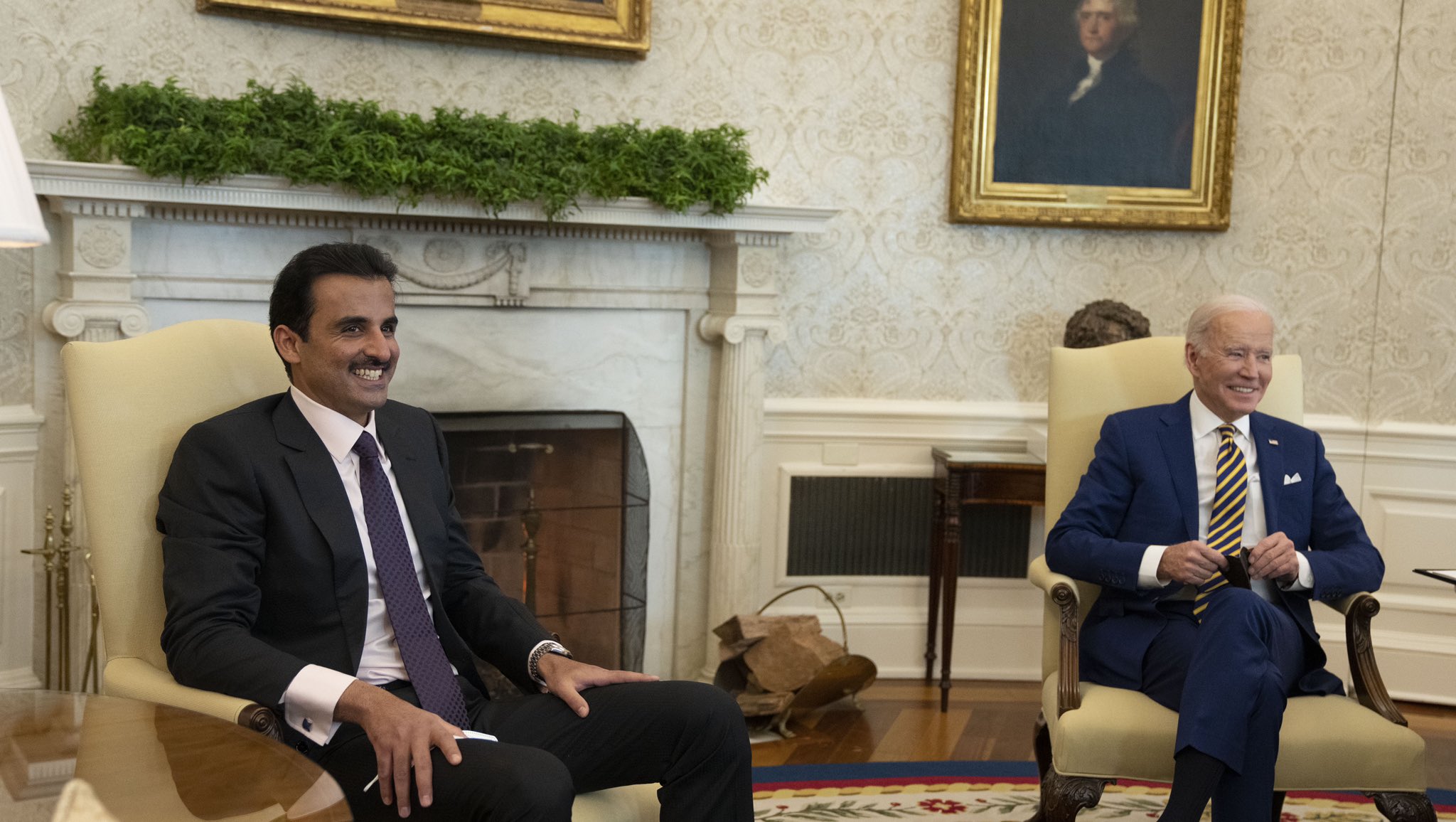  أمير دولة قطر الشيخ تميم بن حمد آل ثاني مع الرئيس الأمريكي جو بايدن في البيت الابيض 31-1-2022 (قنا)