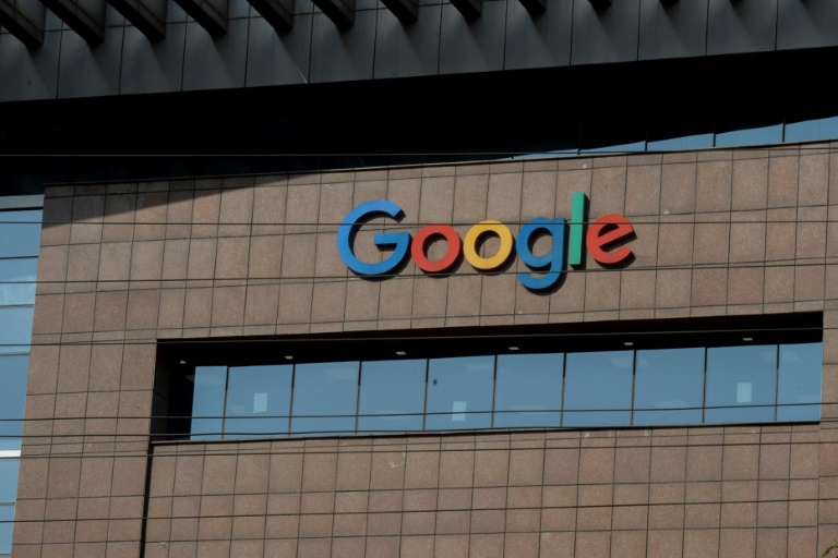 شركة ألفابت مالكة غوغل تضاعف عائداتها عام 2021(اف ب)