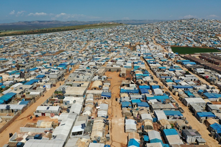 مخيم أطمة للنازحين السوريين (اف ب)