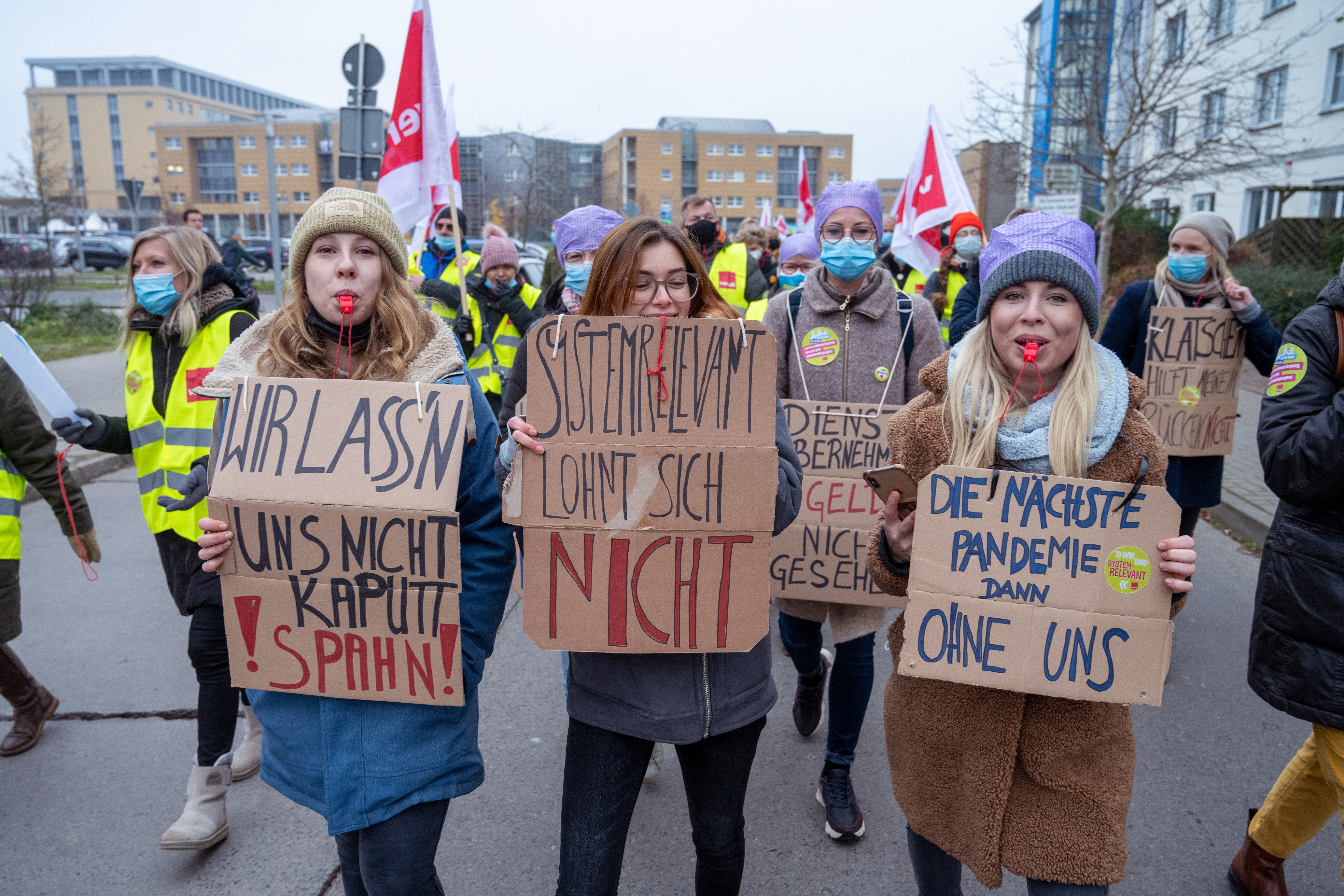 إضراب في احد المدن الألمانية ضد سياسات كورونا ( د ب أ)