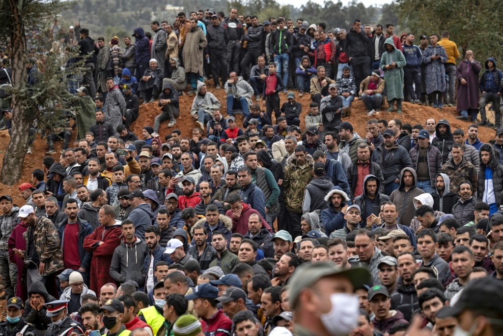 الجهود المضنية لمحاولة إنقاذ الطفل ريان في المغرب تتواصل وسط تعقيدات (أ ف ب)